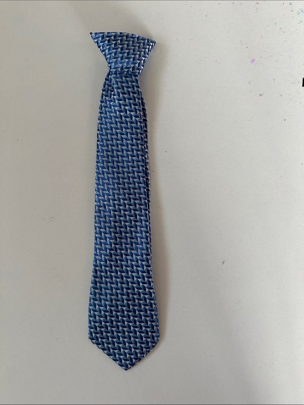 Kids tie with a clip